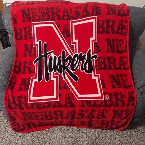 Nebraska Cornhuskers fleece stadium blanket - Picture 7 of 10